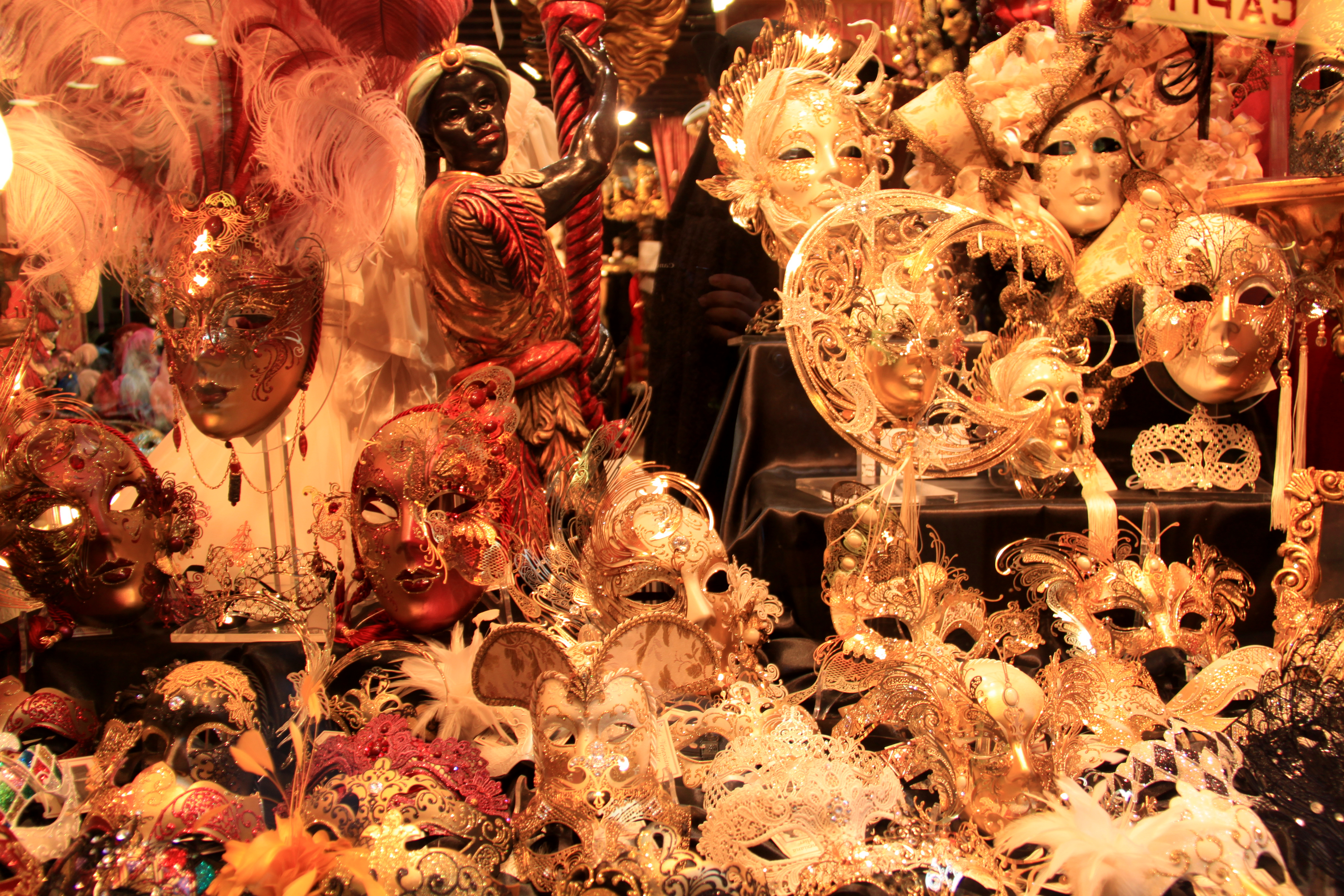 世界三大狂欢节之一,必不可少的面具还曾和传染病医生有关