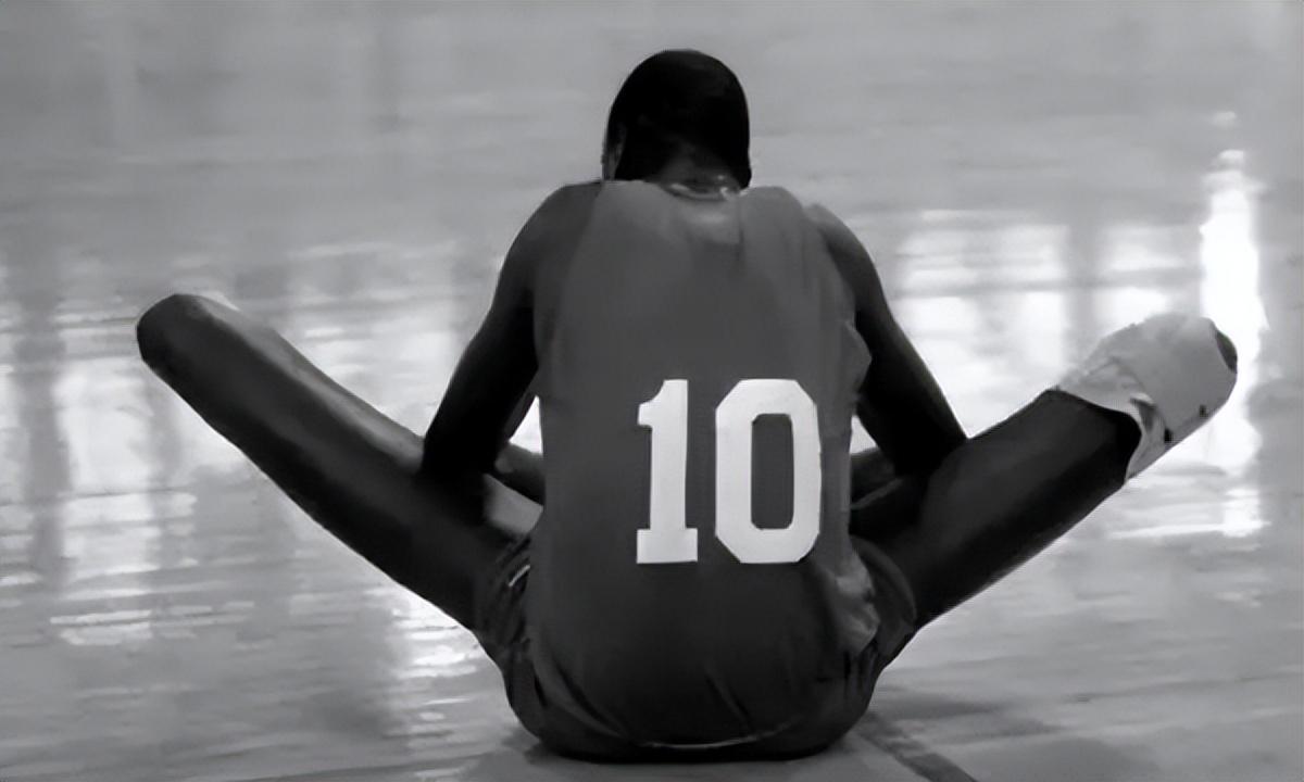 不看图片不敢相信!身高2米31波尔身材有多夸张?游泳像巨型水怪