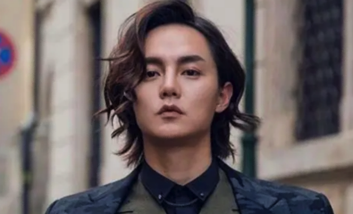 留长发却不娘的6位男明星，个个五官硬朗，野性又帅气