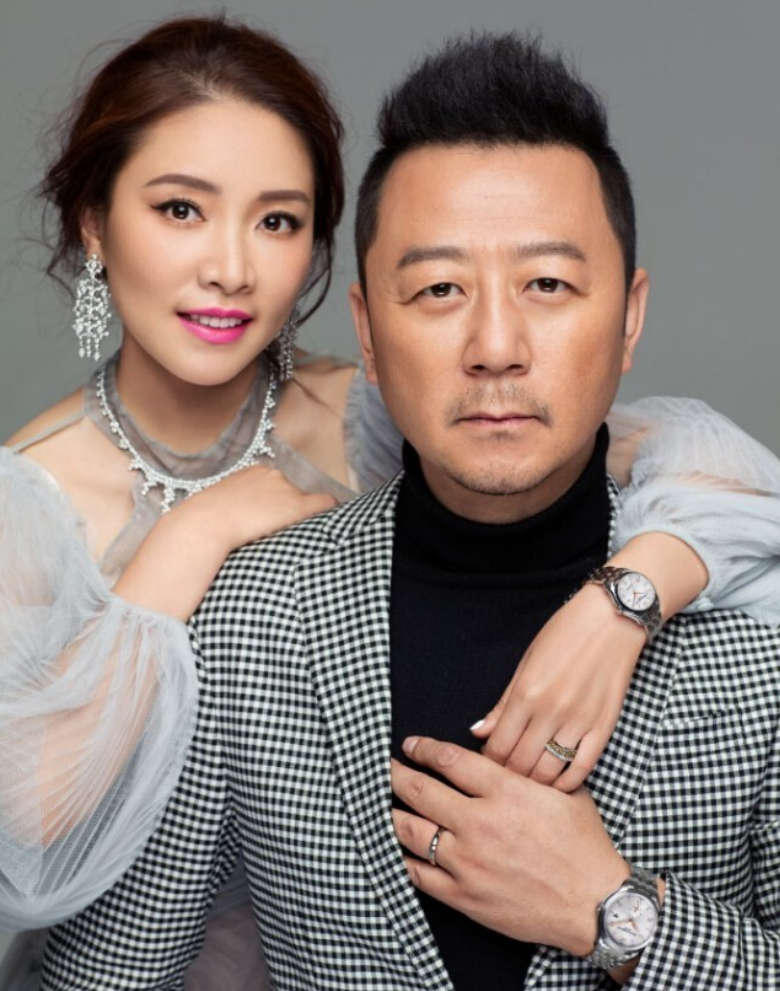 "郭涛妻子"李燃:嫁大17岁丈夫,5年连生俩孩子,她幸福吗?