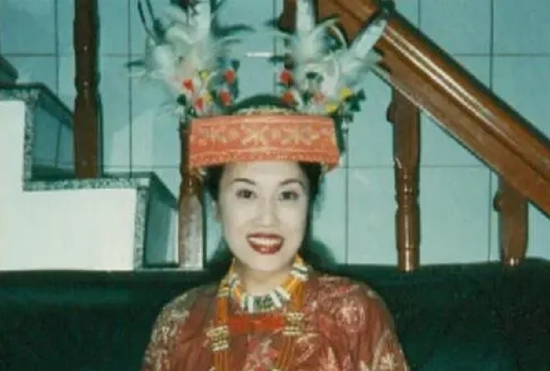 中国首位变性人，隐瞒男儿身嫁给52岁富商，丈夫死后一张纸条拆穿