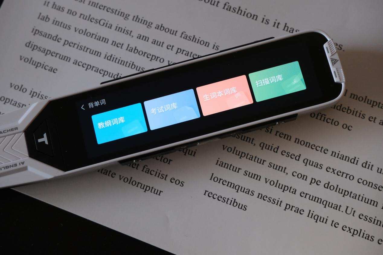 家长辅导孩子学习有困难，阿尔法蛋T10词典笔来帮忙