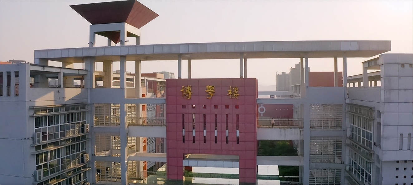 穷学术浩瀚，育时代英才！西南政法大学：法学黄埔，声传天下！