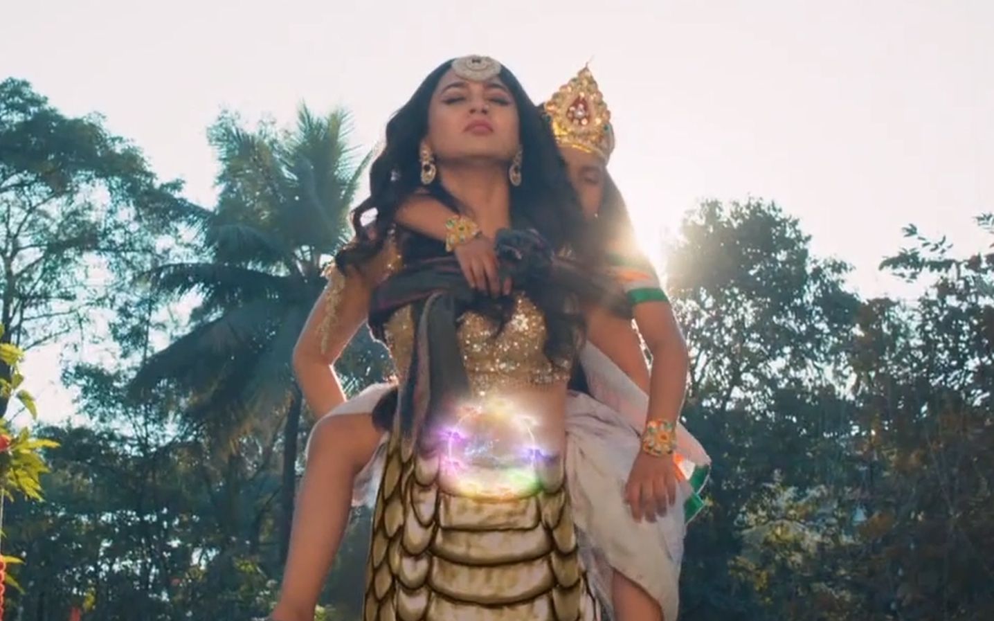 娜迦是居住在下七界第五层的蛇神,人类则是在上七界的最后一层.