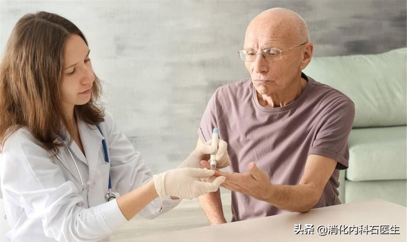 男子腹痛难忍病因难寻，这时肚子上露出一条红线，医生：快会诊