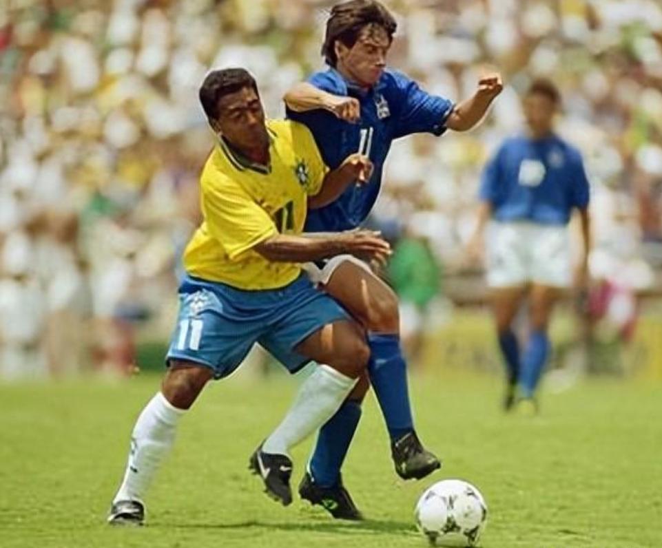 94年世界杯上，哥伦比亚球员将球踢进自家球门，回国后被乱枪打死