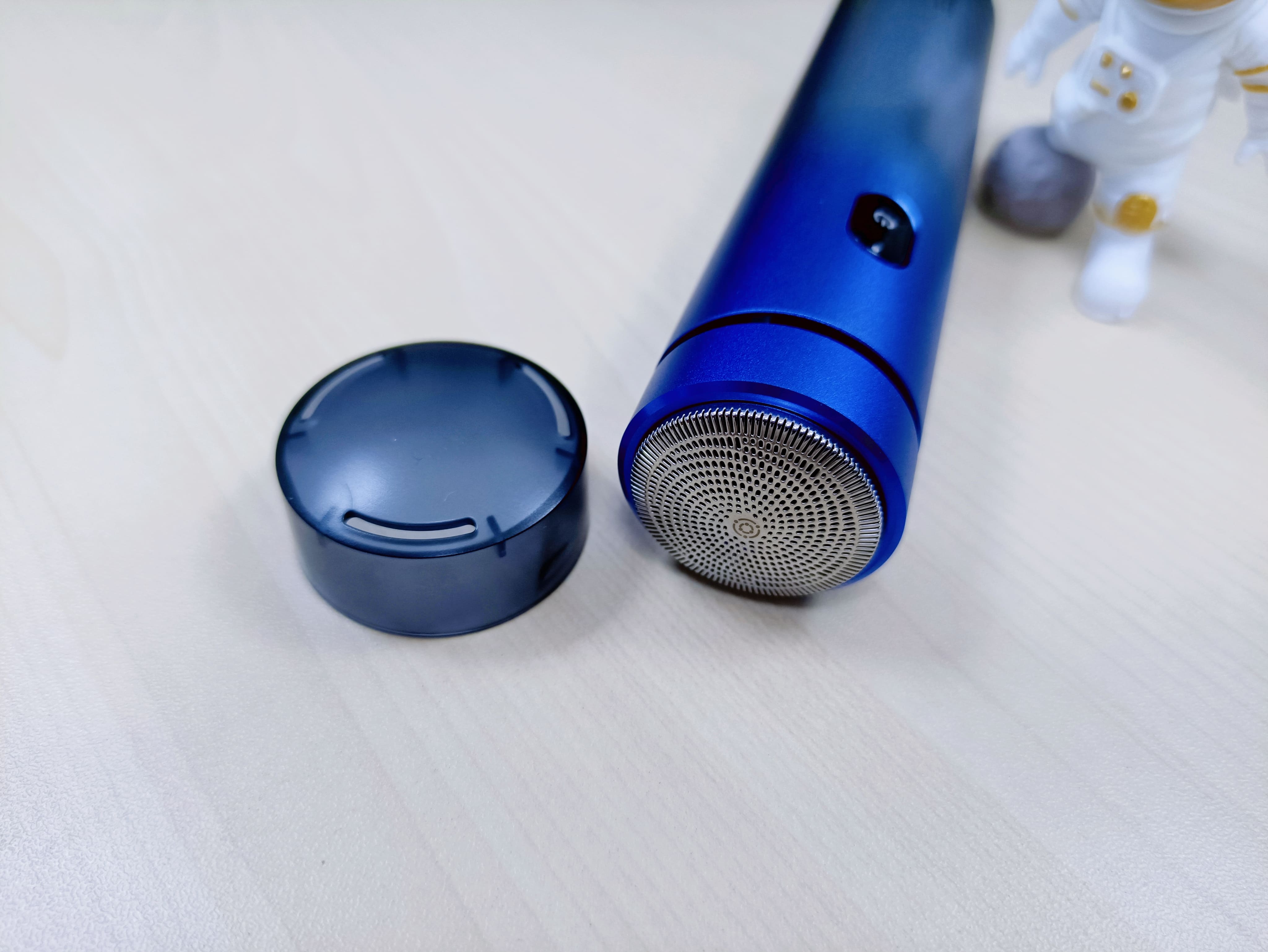 告别邋遢，交给须眉剃须刀T6 Pro