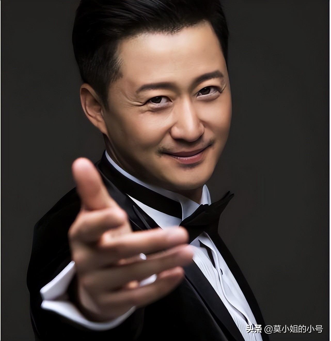 独宠爱妻，不炒绯闻，个个情史干净，这8位男星堪称娱乐圈清流