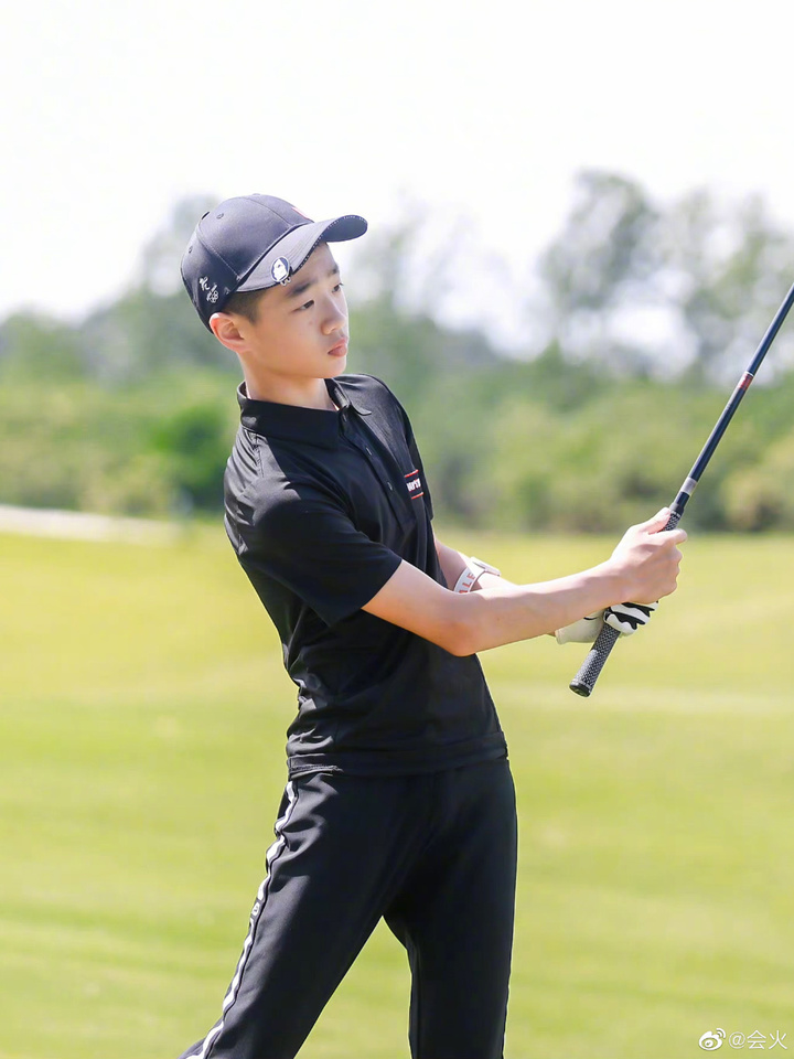 少年初长成！杨威晒儿子杨阳洋8年前后对比照 盘点《爸爸去哪儿2》几位明星小孩现状