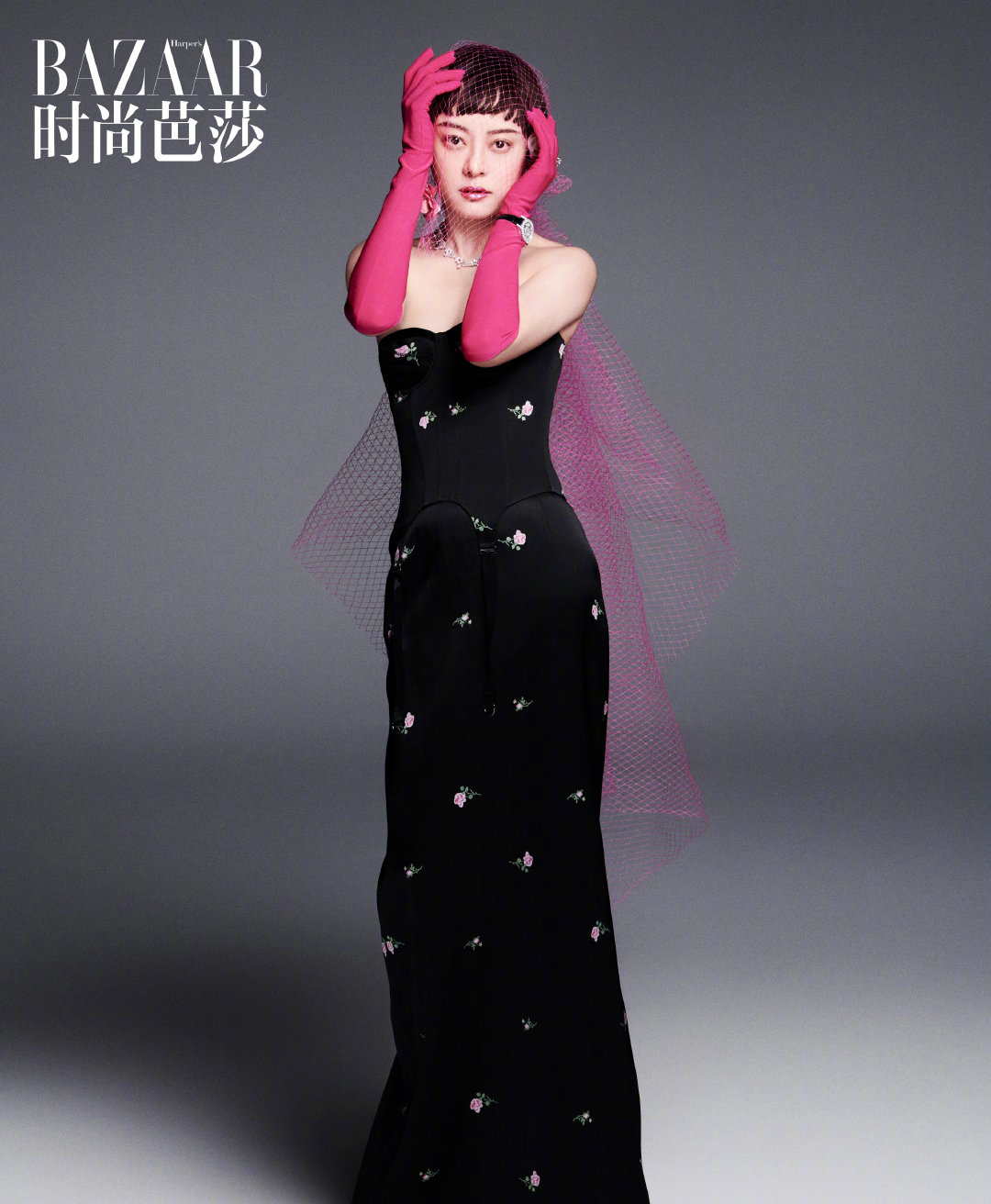 孙俪登时尚芭莎开年刊,紫色抹胸气场强大,眼神全是戏