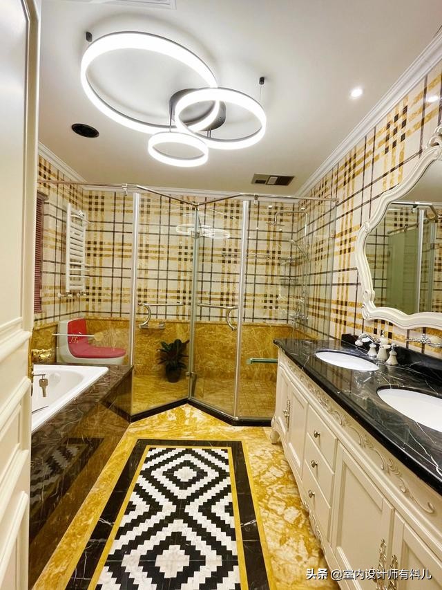 他家四层大别墅，500万豪华装修，客厅摆床、冰箱贴膜，处处踩坑