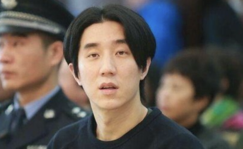 一手好牌却打得稀烂，这8位“高开低走”的港星，个个不值得原谅