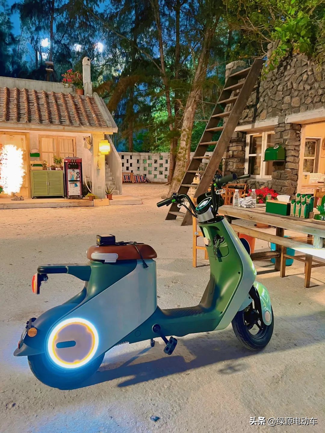 上头！绿源INNO9参加了一场蘑菇屋囍宴