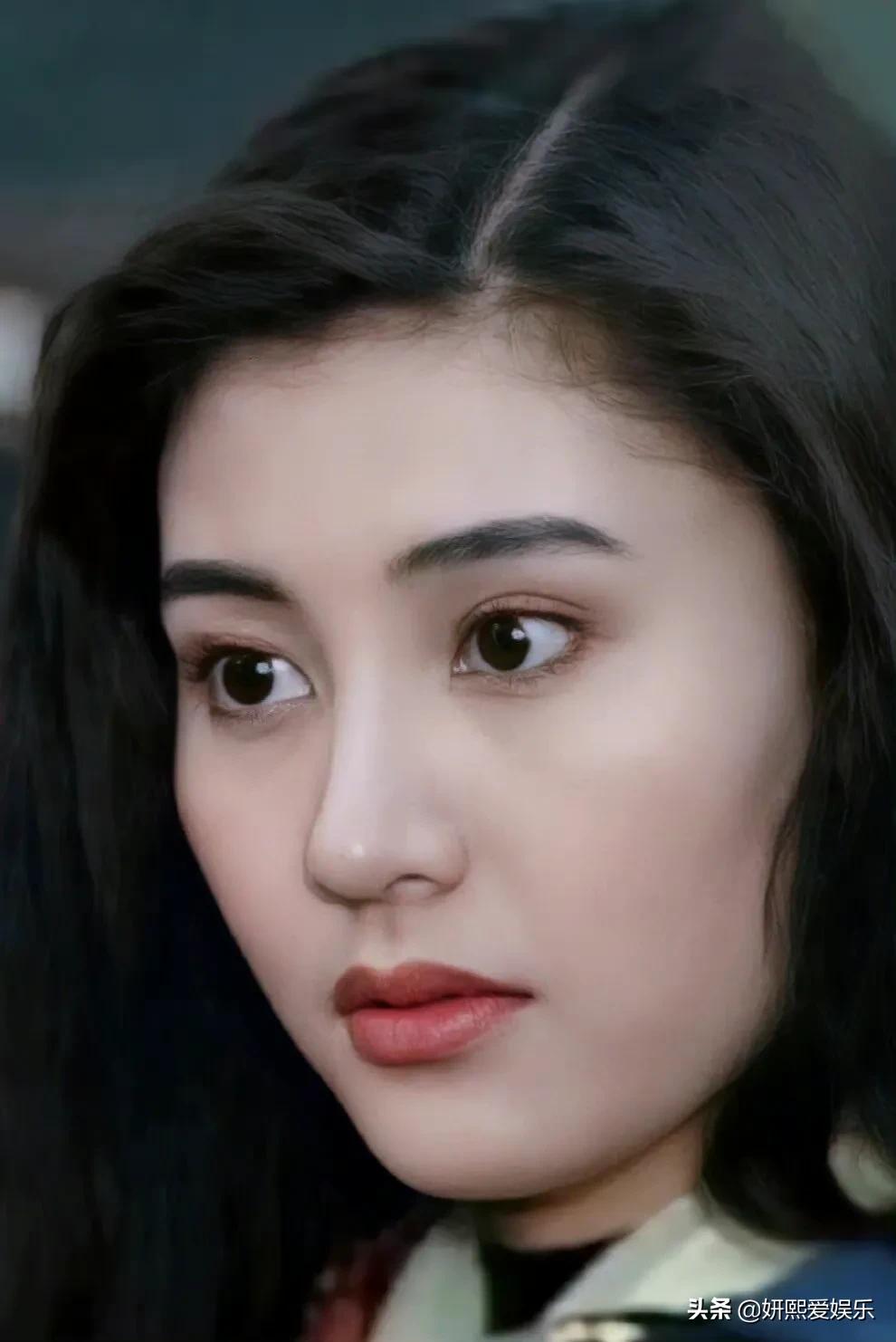 最美的港姐李嘉欣，明艳精致，漂亮大气