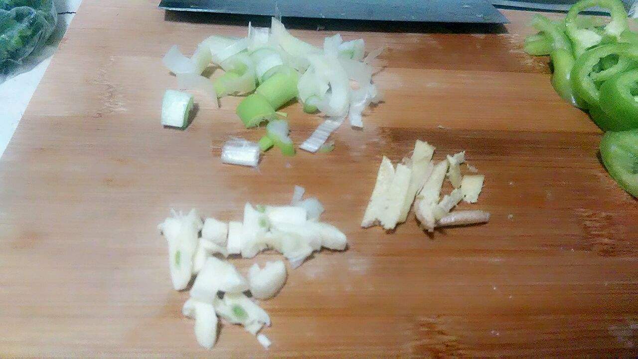 每天炒菜都用大蒜炝锅会致癌？到底还能不能吃？用实验数据说话