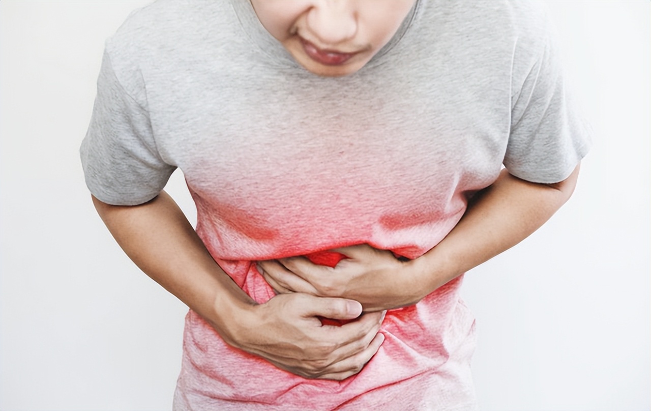 胃病是拖出来的？医生提醒：若出现“3多、2痛”，最好查下胃镜