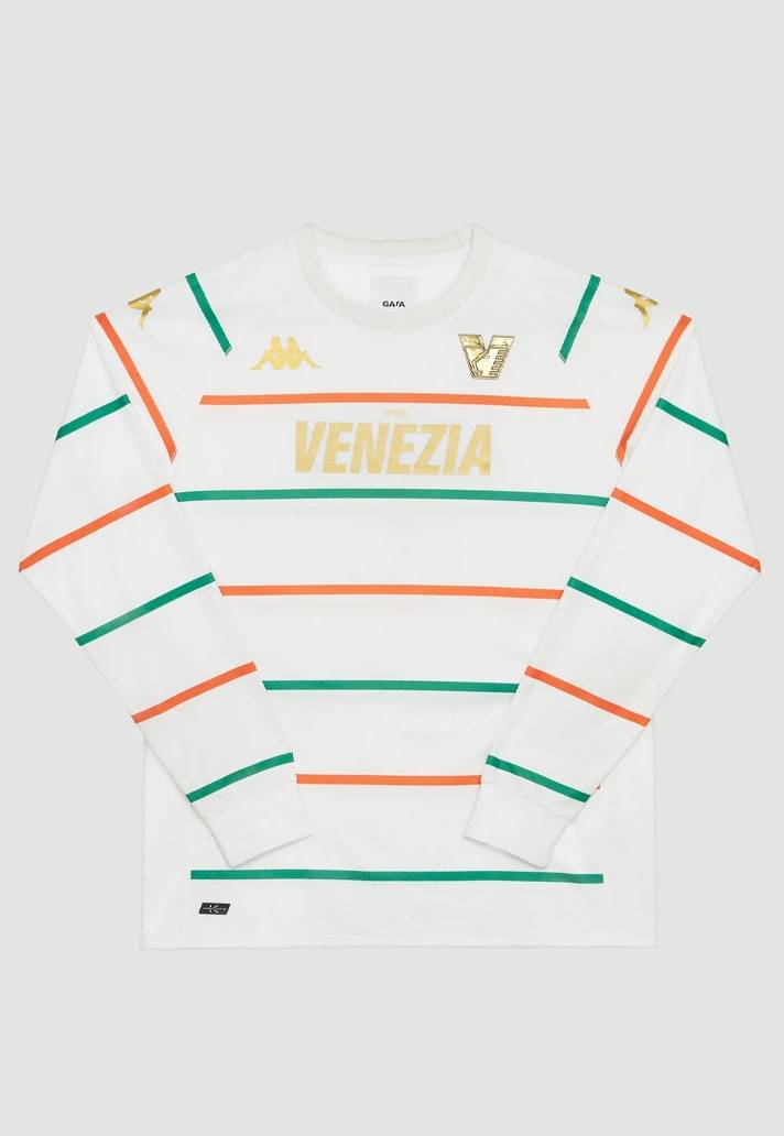 世界上最好的足球队服（本赛季哪支球队的三套球衣设计水平最高？这十大球队走在时尚前沿）