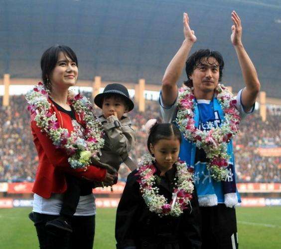 韩国足球明星安贞焕老婆（46岁安贞焕胖了不少！他的妻子李惠媛曾是韩国小姐，如今依旧美丽）