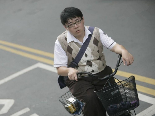 3大顶流童星现今如何，有人卖货有人入狱，年少出圈是利是弊