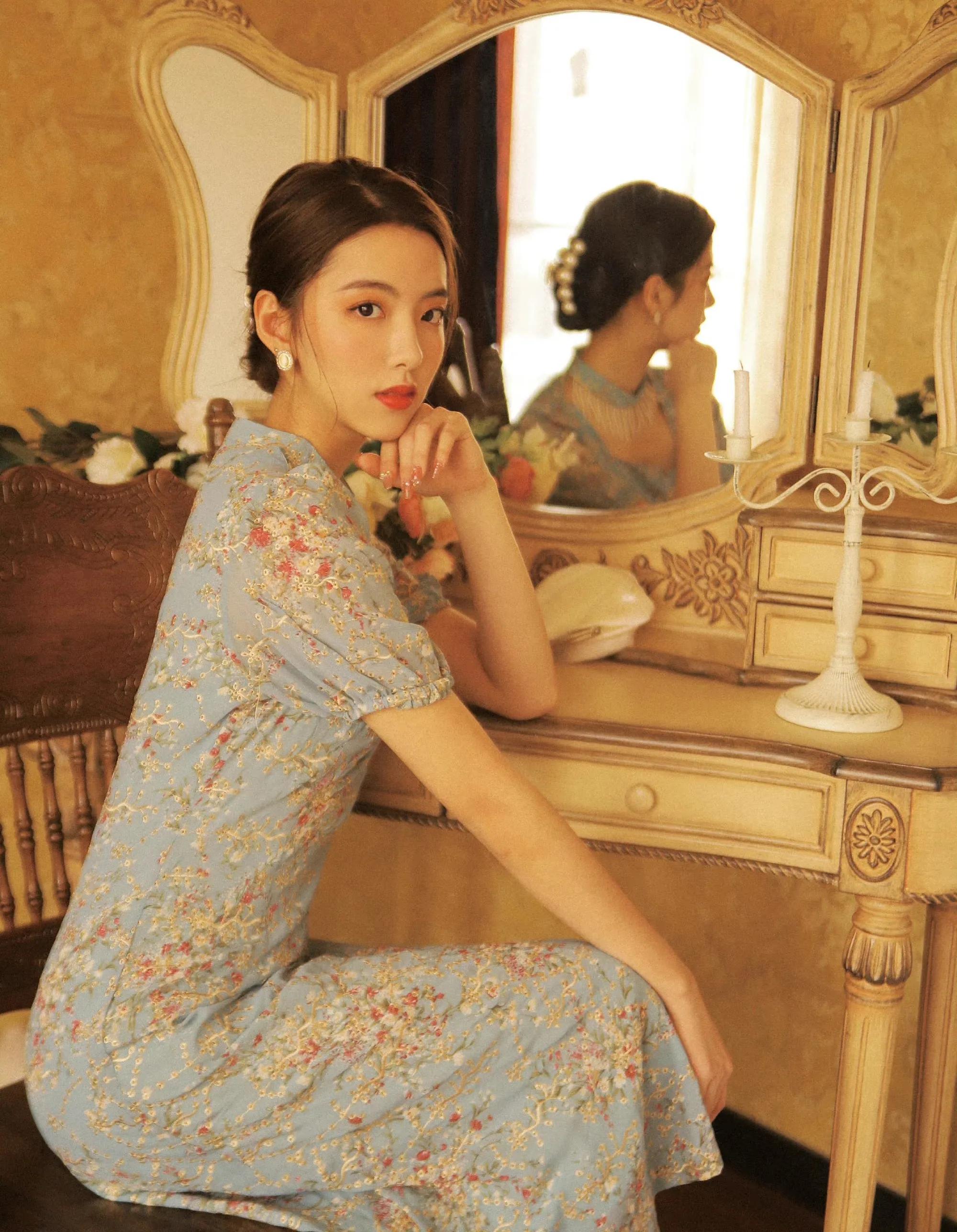 美女演员何子怡