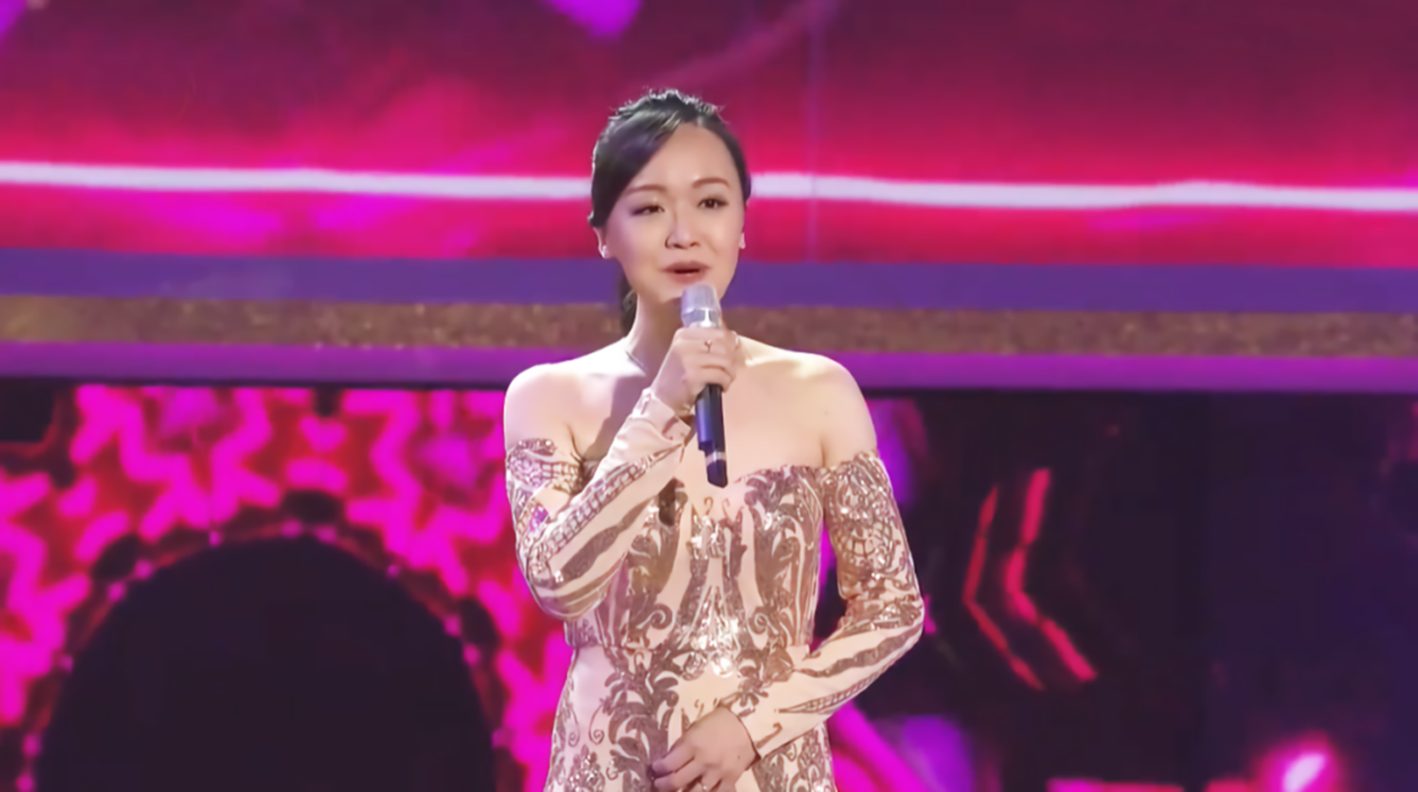 七一晚会15位女星一道风景线：汪明荃牡丹裙华贵，孟庆旸又出圈了