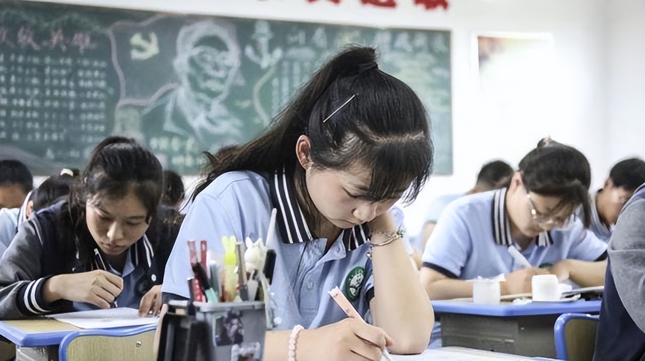 “这学没法上了”，2022高考迎来新规定，家长表示难以接受