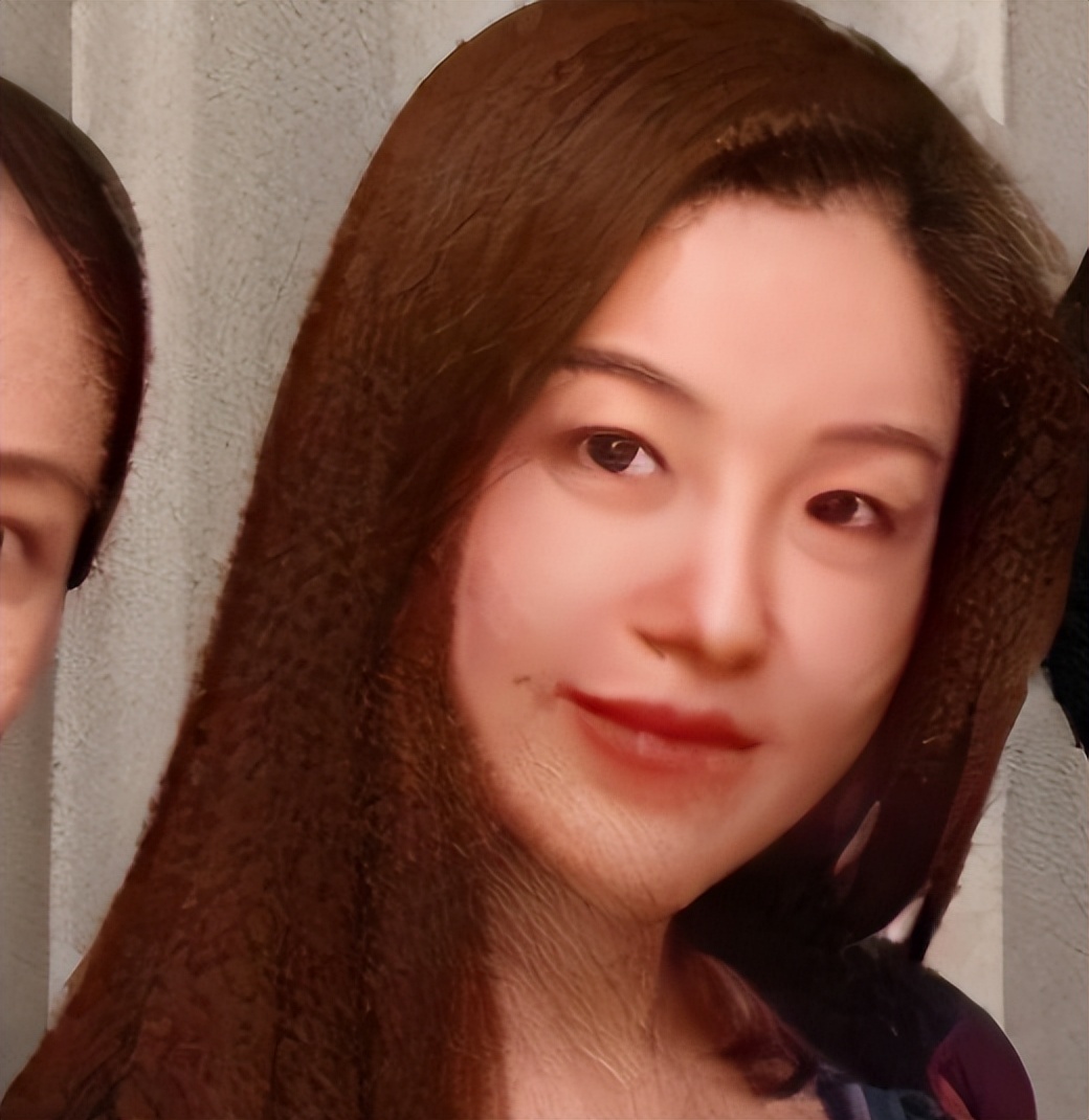 则是红蜻蜓鞋业的儿媳妇而紧靠杨颖而站的女孩就能让失势的baby重回