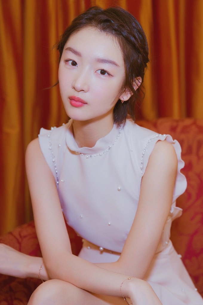 92年女演员周冬雨，乖巧可人，形象清纯