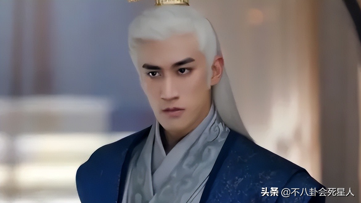 厚嘴唇、大鼻孔、长方脸，这7位男星看似很帅，实则奇怪