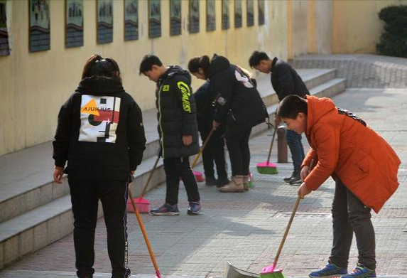 四川两所高校被点名痛批，臭名“如雷贯耳”，毕业证相当白纸