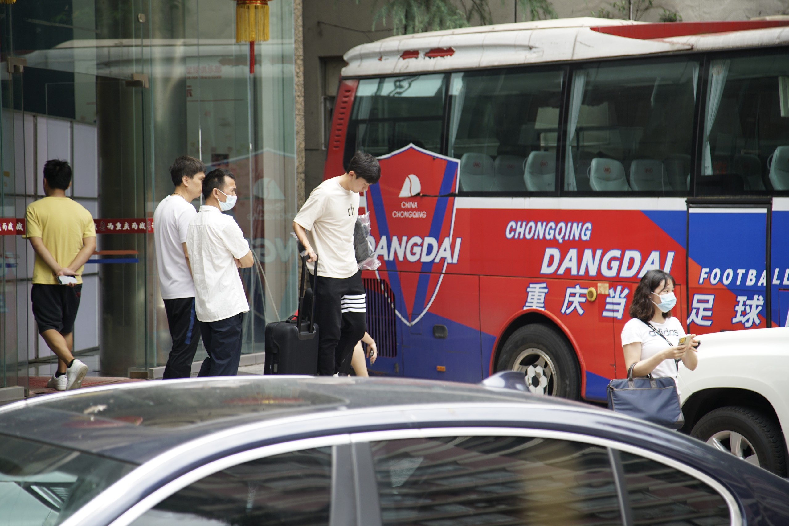 为什么中超没有重庆当代力帆（力帆当年出让球队股权是挣是赔，中超开赛仅剩十天重庆队正式停运）