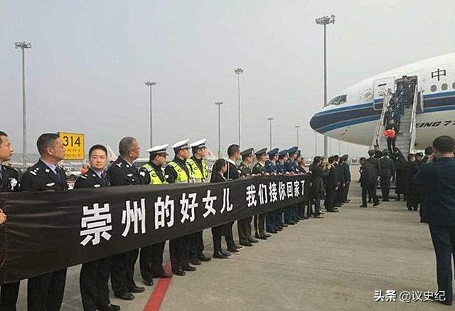 她是中国首个战机女飞行员，年仅30岁逝世，父母：交给党不后悔