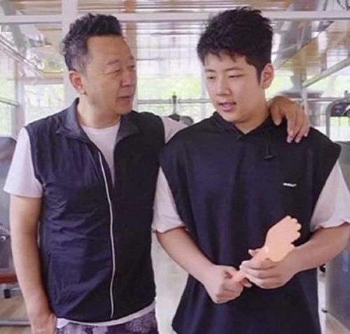 小孩身高也“内卷”？姚明女儿11岁1米8，石头14岁就比郭涛高