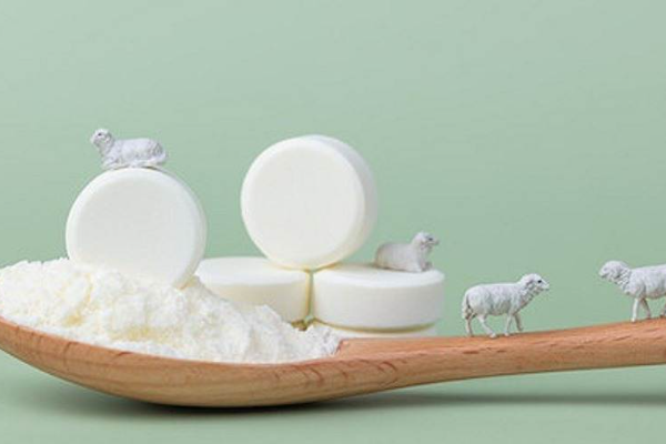 贩卖焦虑？乳企巨头纷纷入局的羊奶粉，是真的无可替代吗？