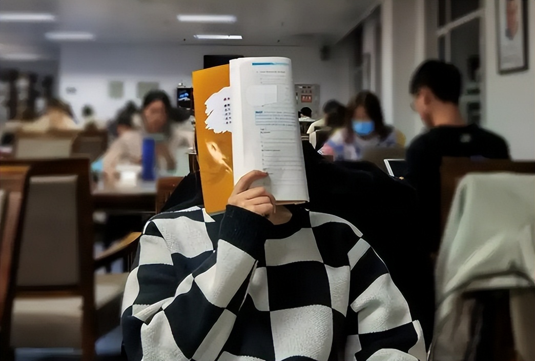 多所高校宣布调整“五一”假期，或将延迟到暑假补休，学生：支持