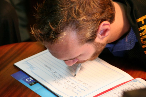 天生没有四肢,却娶娇妻5年生4娃的尼克·胡哲,是怎么做到的