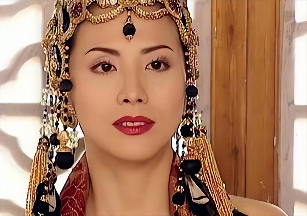 在拍摄《风云》时,对于妖艳的颜盈一角,导演二话没说就定下了田丽来演