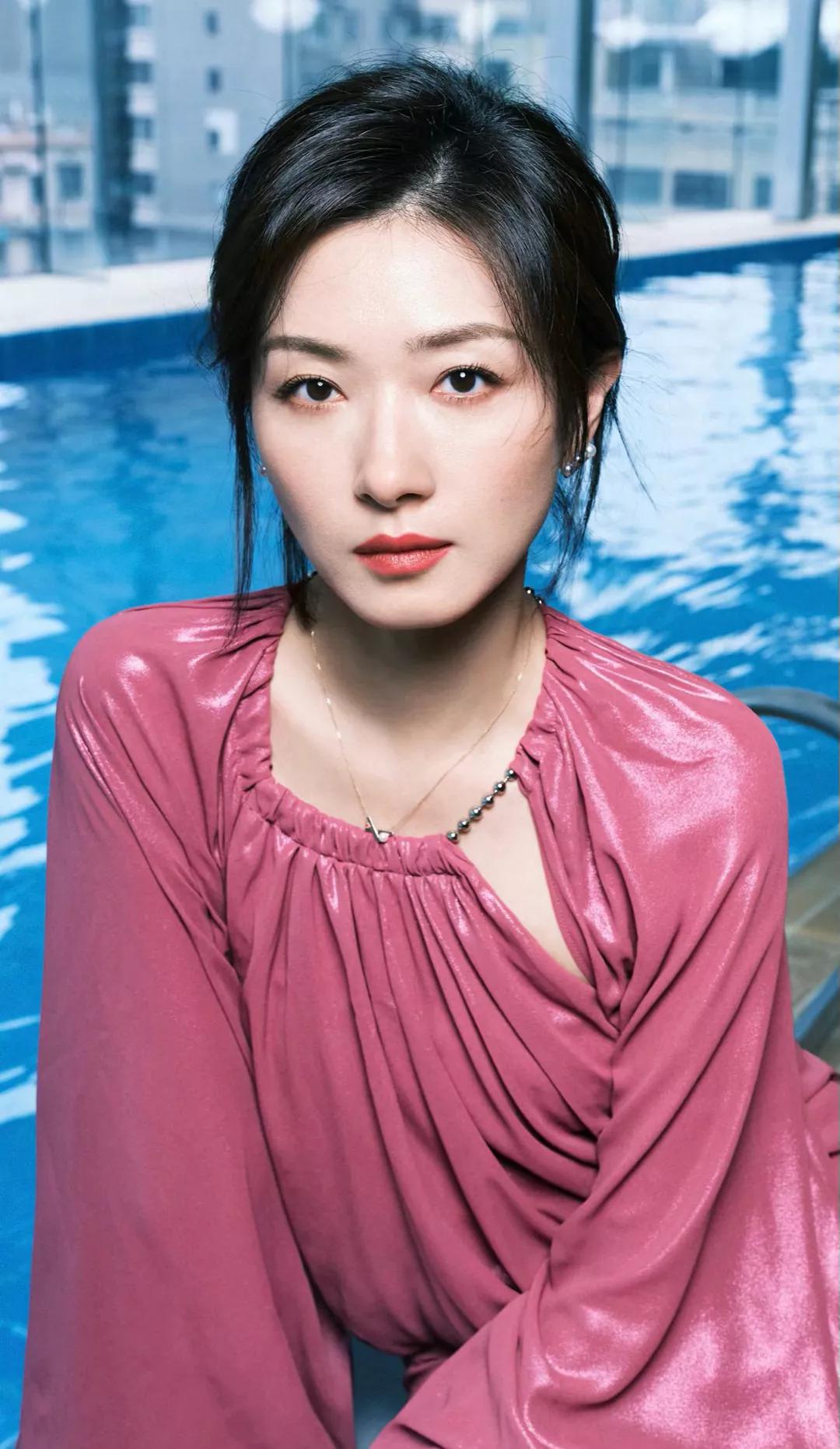 明星俏佳人：万茜最新各种穿搭，漂亮时尚，魅力无限