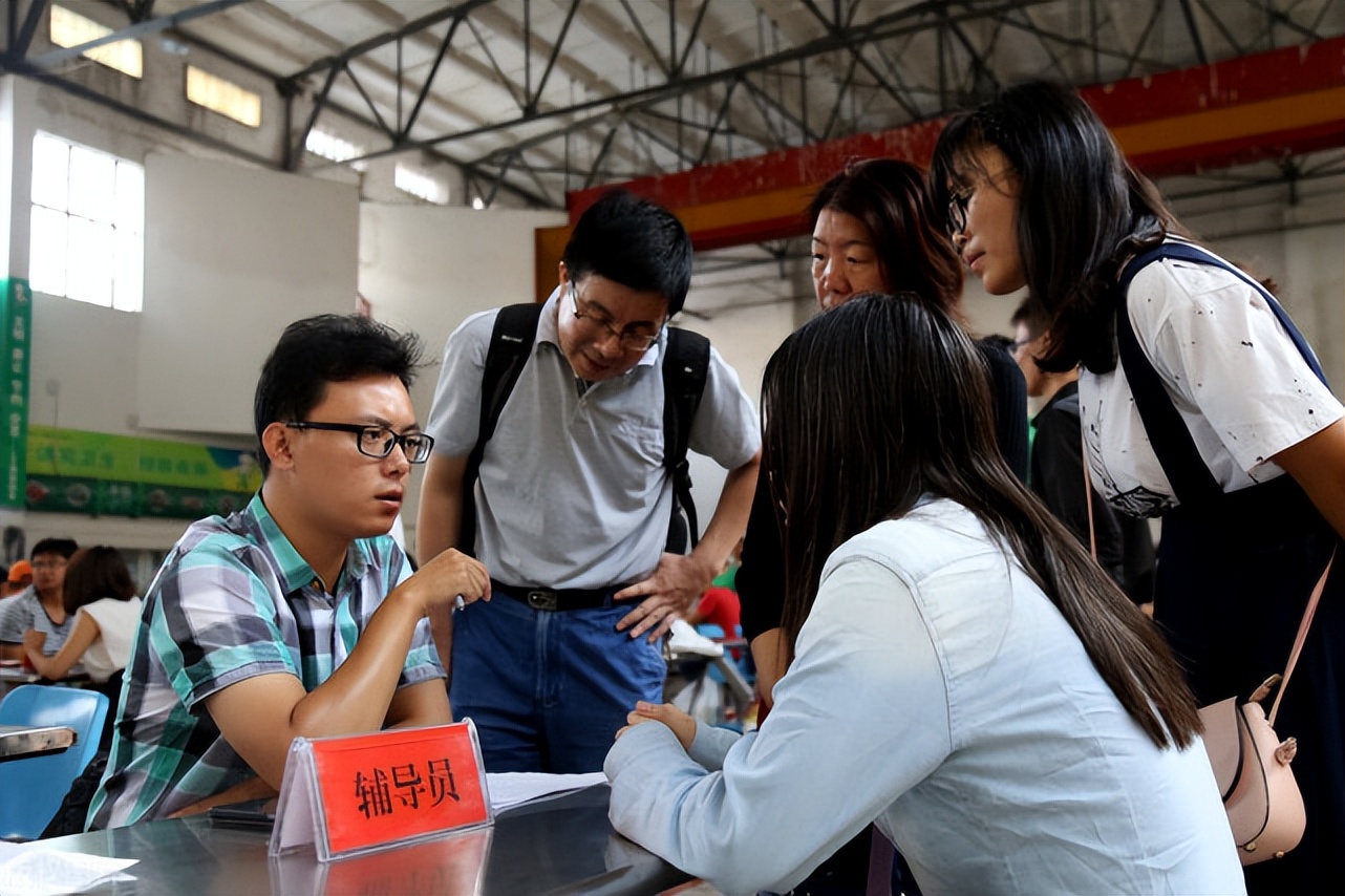 大学体育老师需要什么条件（大学体育老师需要什么条件才能考）-第2张图片-科灵网