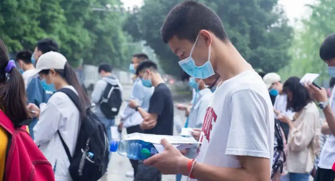 高三一模成绩370分，该走单招还是参加高考？听听过来人分析利弊