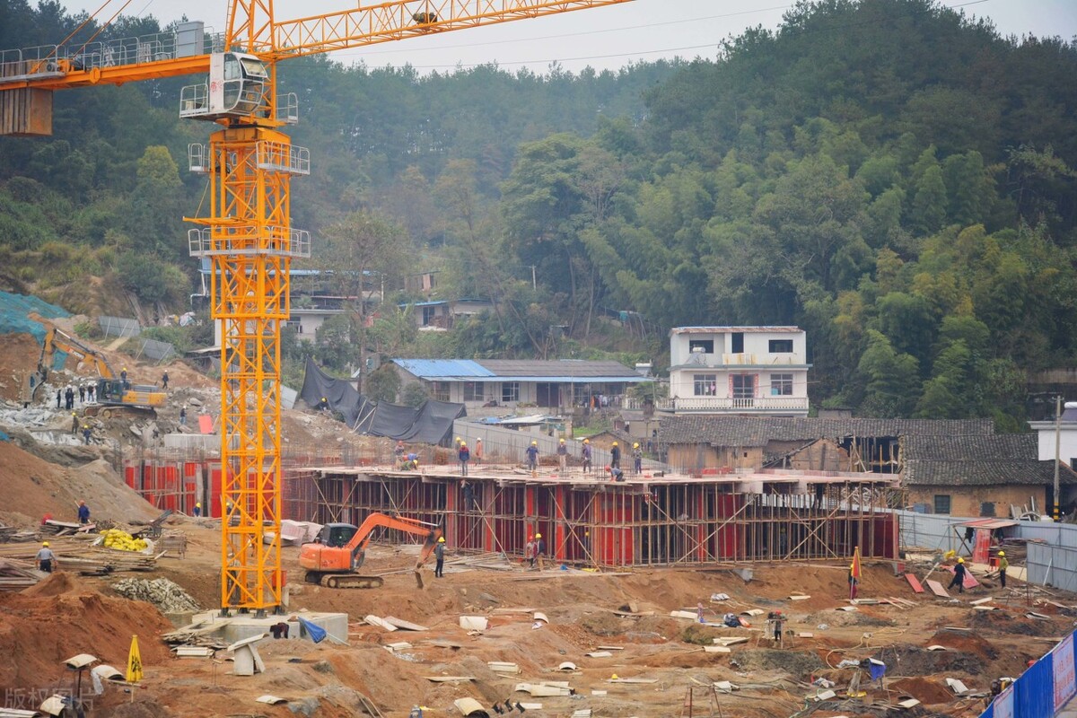 供吃供住还要额外赡养费？父亲将儿女告上法庭，法院这么判