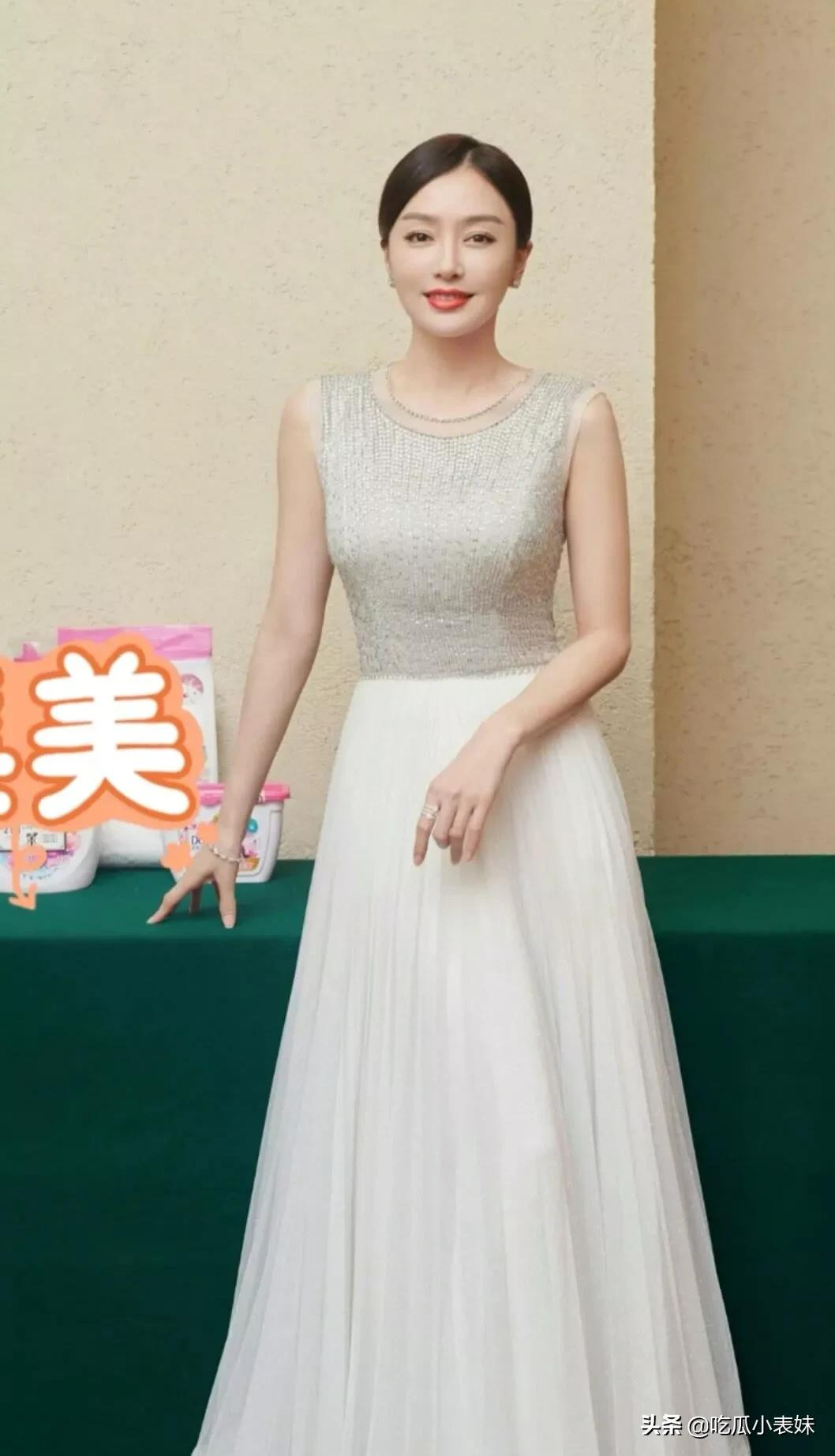 秦岚，美艳绝伦，网友：我的女神