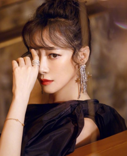 演员陈紫函：被爆私密照后，男友又被闺蜜抢走，如今嫁小9岁丈夫