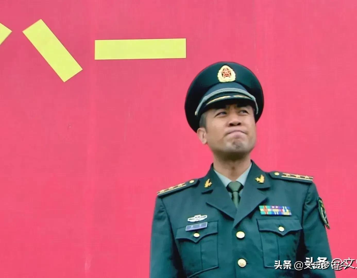 兵之利刃出鞘》康雷剧照关于康团长的军龄,大家可以类比高世巍中将