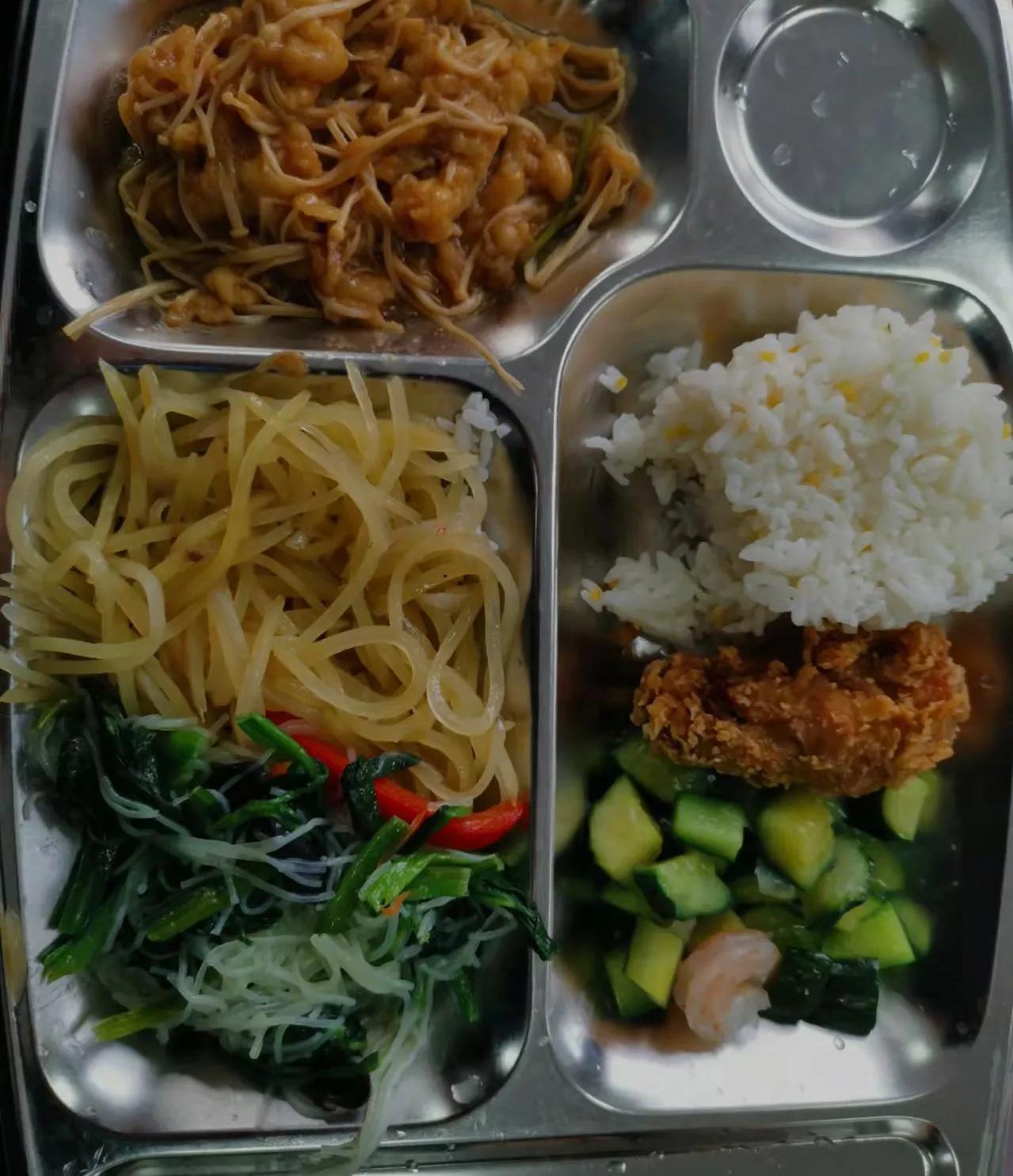 高三“吞金兽”封闭上课家人为何不担心？70后家长吃的什么美食？