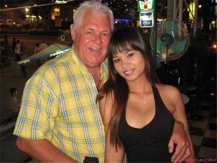 奇幻泰国的奇葩网红：创傍大款培训班，炫超过5000名富豪约会记录