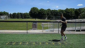 足球运动员如何练腿(15个提高速度和协调性的脚下步伐练习)