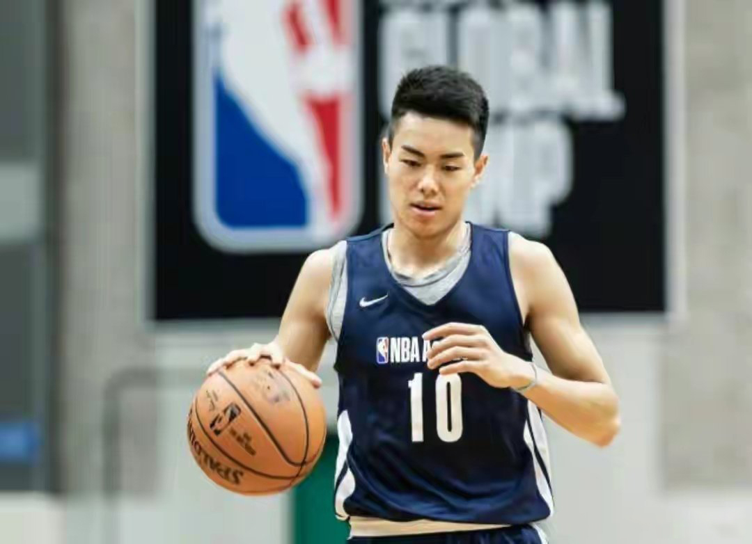 cba李添荣哪个队（“国产威少”天才少年李添荣，滞空上篮，战斧劈扣，CBA最佳新秀）