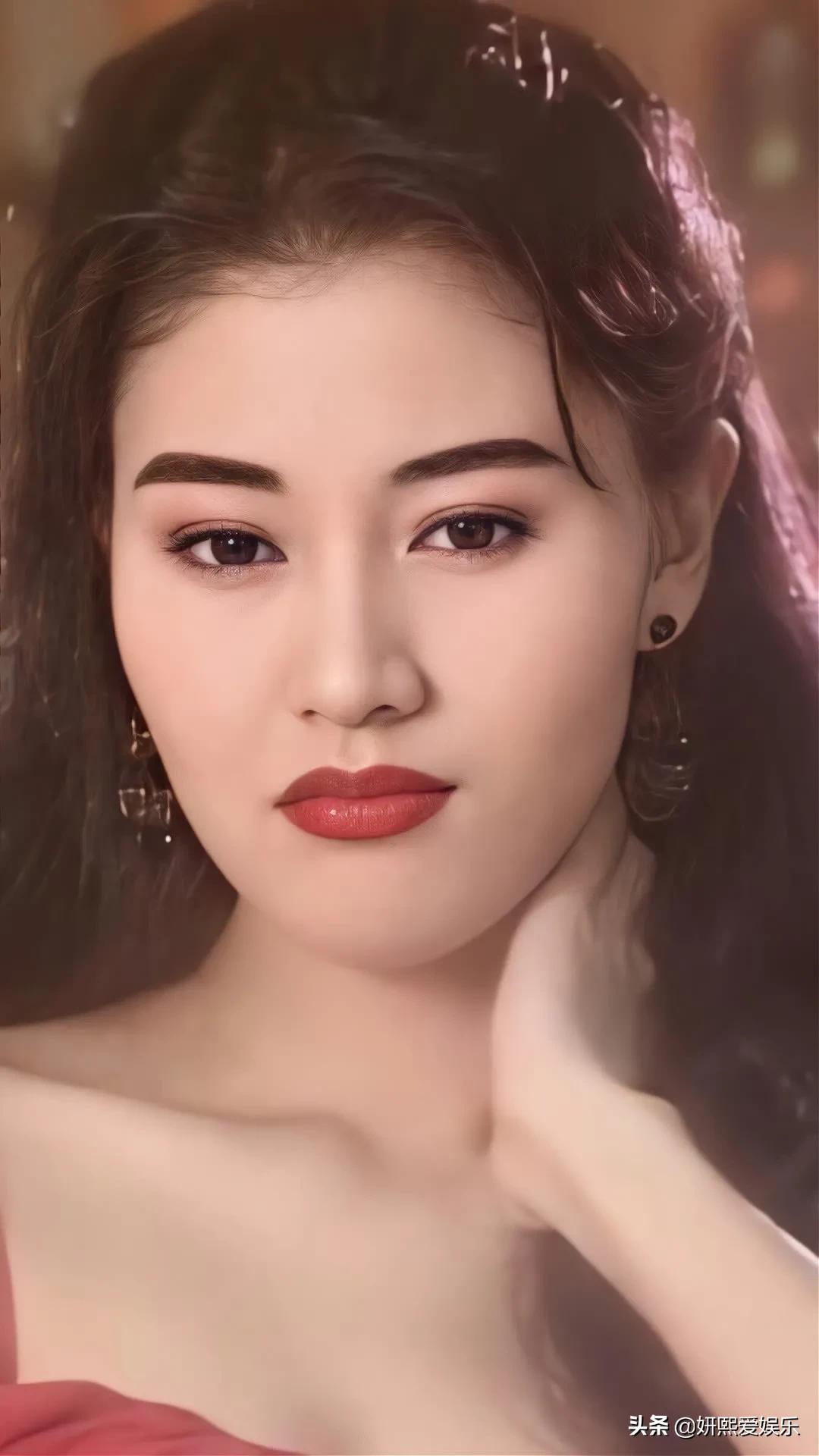 最美的港姐李嘉欣，明艳精致，漂亮大气