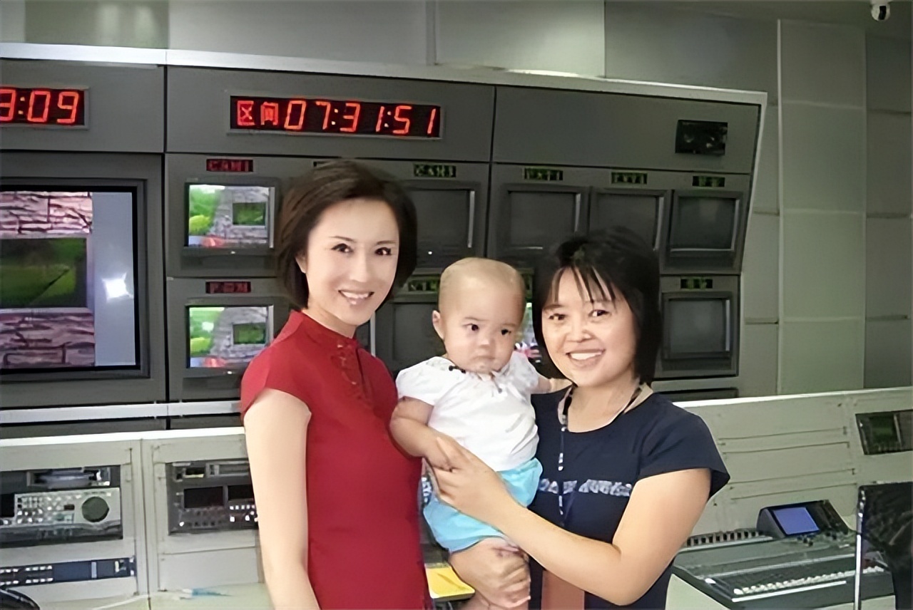 天水籍央视天气预报主持人——裴新华的家族背景让人连生羡慕